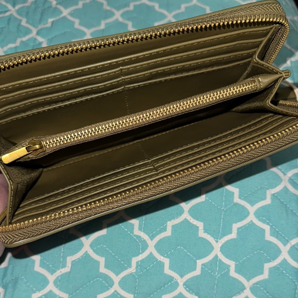 Universal Thread Olive Wallet - Picture 3 of 3